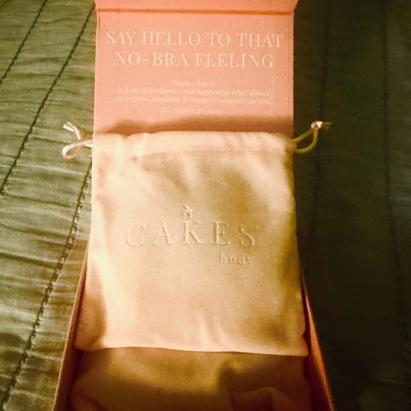 4 New CAKES BODY Grippy Circles w/ Box. Tone:Honey. Size:OG (B-DD) Unopened. - Picture 3 of 8